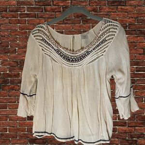 InTu brand top size XL boho style with open back / cropped / spring!